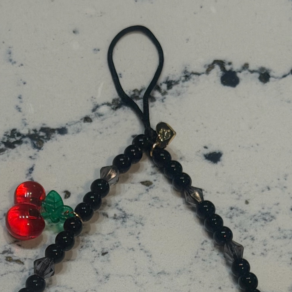 Velvet Caviar cherry phone charm - Picture 2 of 2